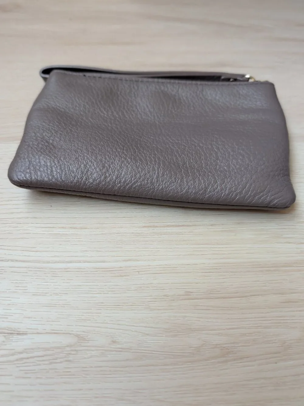 Kate Spade New York Cobble Hill Bee Pebbled Leather Warm Taupe Wristlet Wallet
